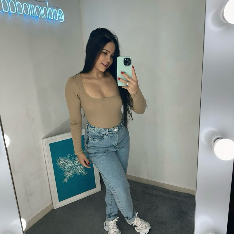 Body Feminino Canelado Manga Longa Decote Quadrado Elegante Moda Feminina Blogueira