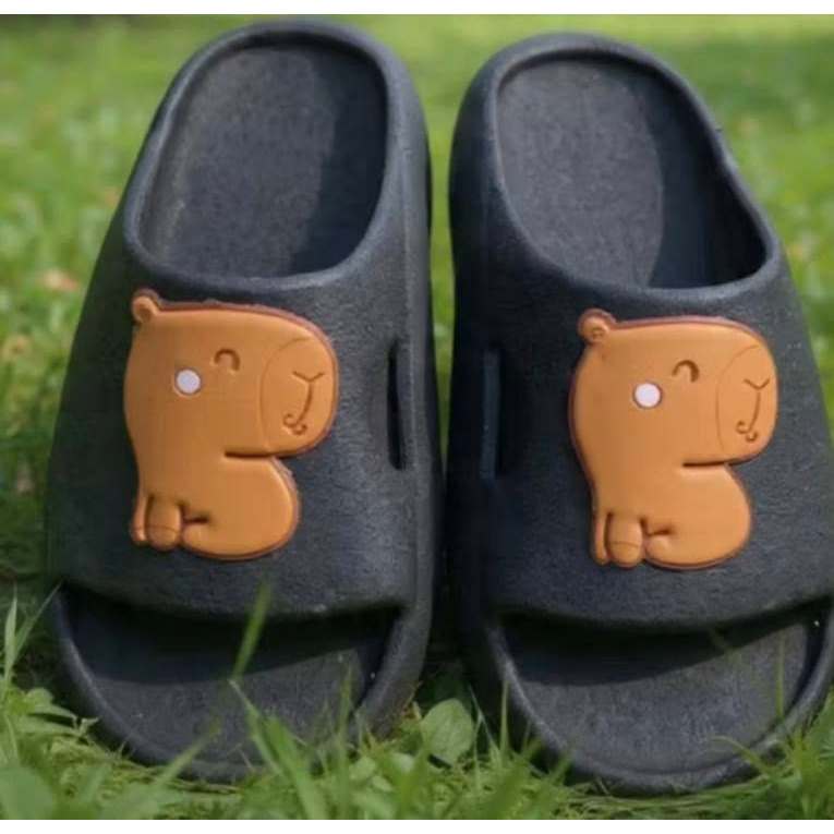 Chinelo Infantil Unissex Tipo Nuvem Capivara Antiderrapante – Confortável e Fofo, Cor: Preta, Tam: 31/32, Marca: Bethy.b