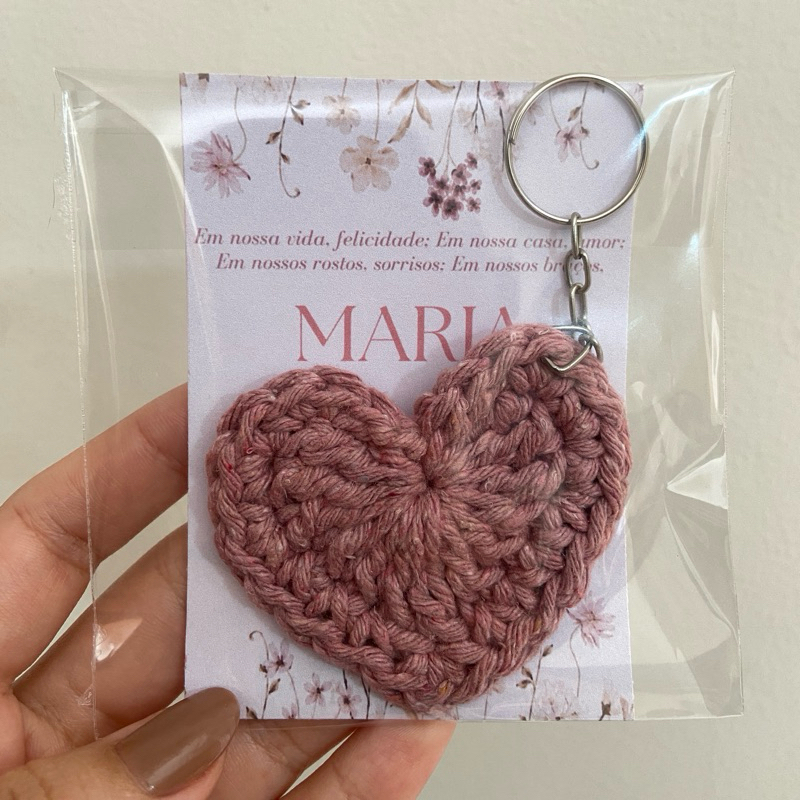 Lembrancinha Maternidade Chaveiro de Crochê Coração com Cartão Personalizado 7x10 | Lembrancinha Delicada Artesanal