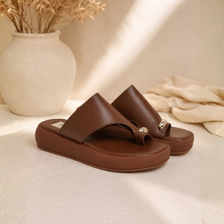 Sandália Feminina Flatform Solado Robusto Calce Facil Moderna
