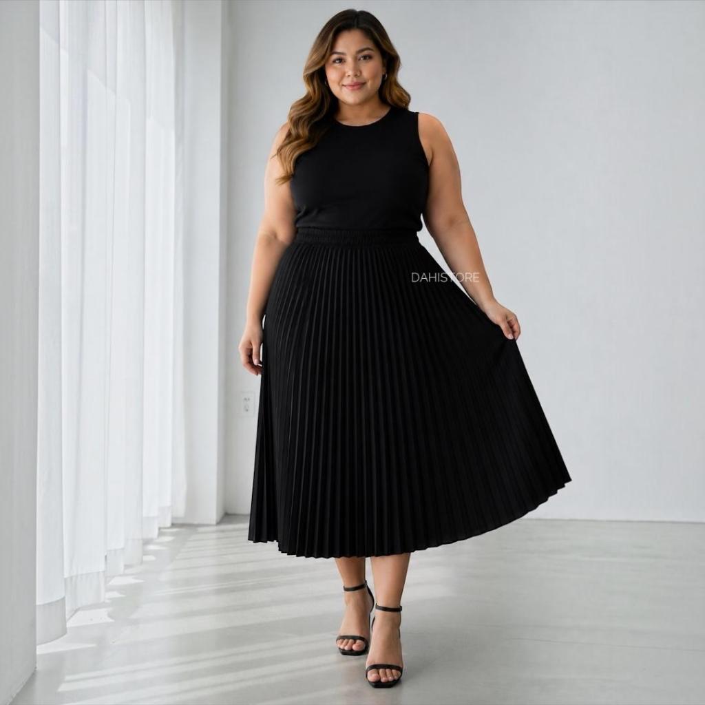 Saia plissada plus size midi em crepe longuete elegante