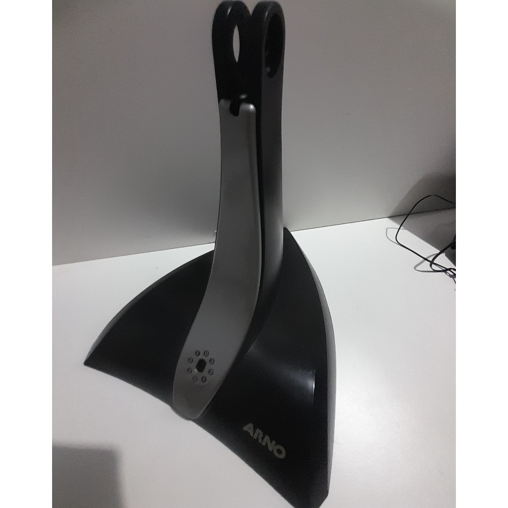 Base ventilador Arno 40cm usada mais em perfeito estado.O suporte pescoço do ventilador mondial não acompanha