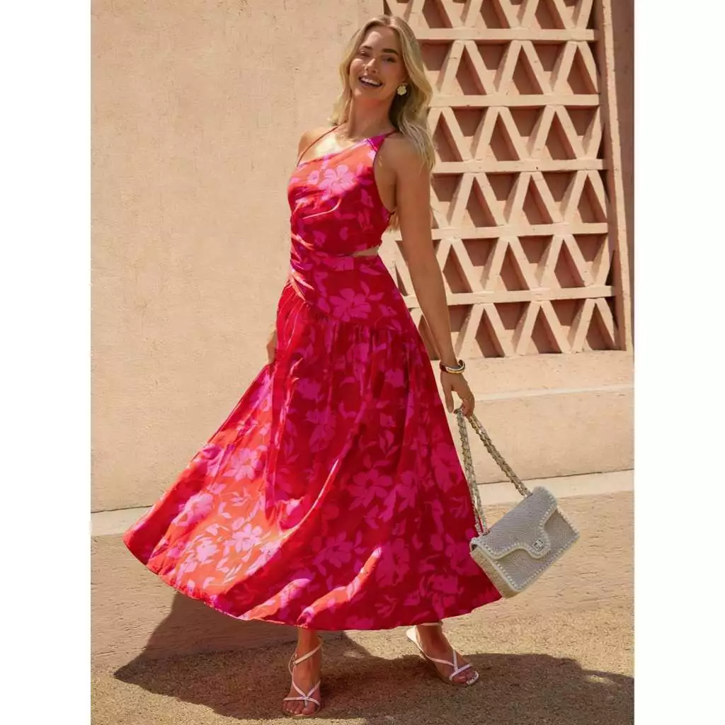 Vestido floral de um ombro só com recorte na cintura e barra com babado perfeito para férias na praia — imagem 1