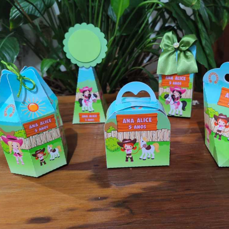 Caixas Personalizadas Fazendinha Verde Menina Sem Laços  Caixinhas papel fotográfico Brilho