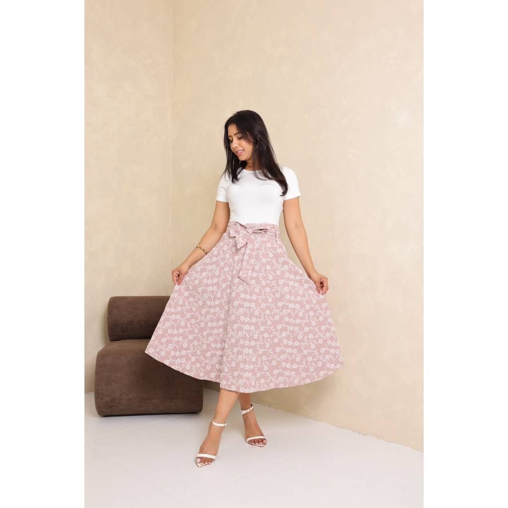 Saia Midi Feminina Floral Laise de Algodão Cintura Alta com Faixa, Laço e Bolsos