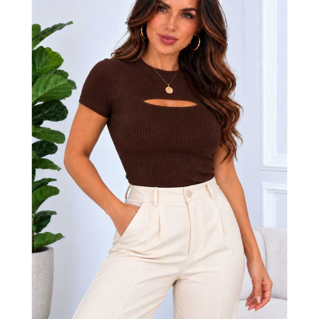 Blusa Feminina Básica Decote Busto Vazado Manga Curta Blusinha Canelada Estilosa Dia a Dia Elegante