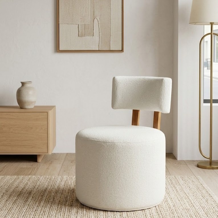 Poltrona Liz Luxuosa Tecido Boucle Bucle Off Estrutura em Madeira Maciça Resistente Ideal Sala Estar Recepção - AV