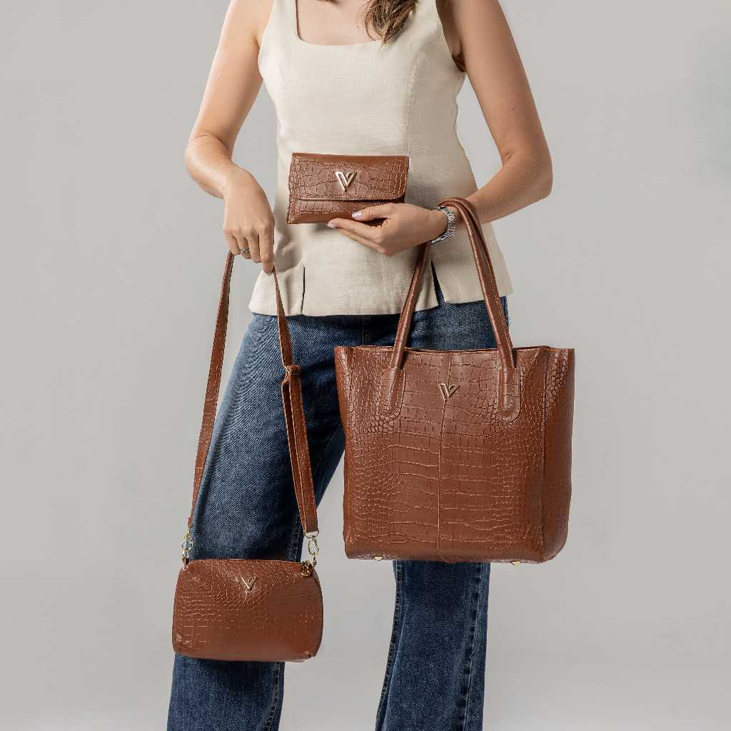 Imagem Kit 2 Bolsas Feminina Monique Sacola Transversal de Ombro Tiracolo + Carteira Lançamento Marrom