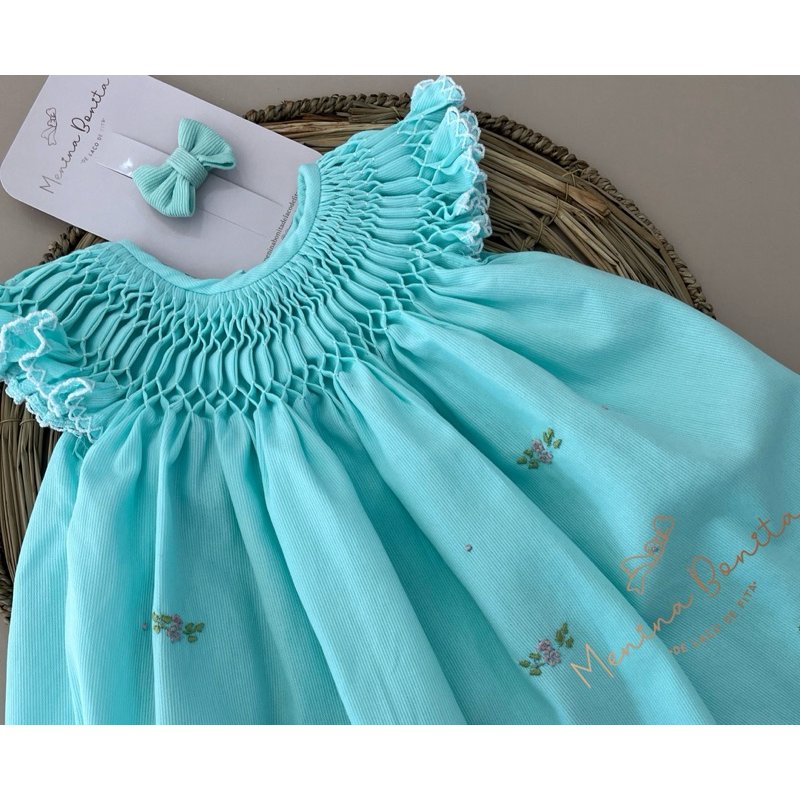 Vestido trapézio casinha de abelha bordado à mão.i