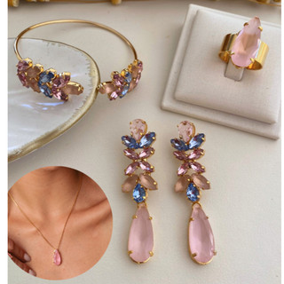Brinco, anel, colar e bracelete azul serenity e rosa bebê com banho de ouro festa luxo madrinha luana
