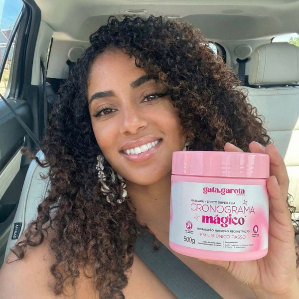 Máscara Creme de Tratamento para Cronograma para Cabelo Cacheado e Ondulado Gata Garota