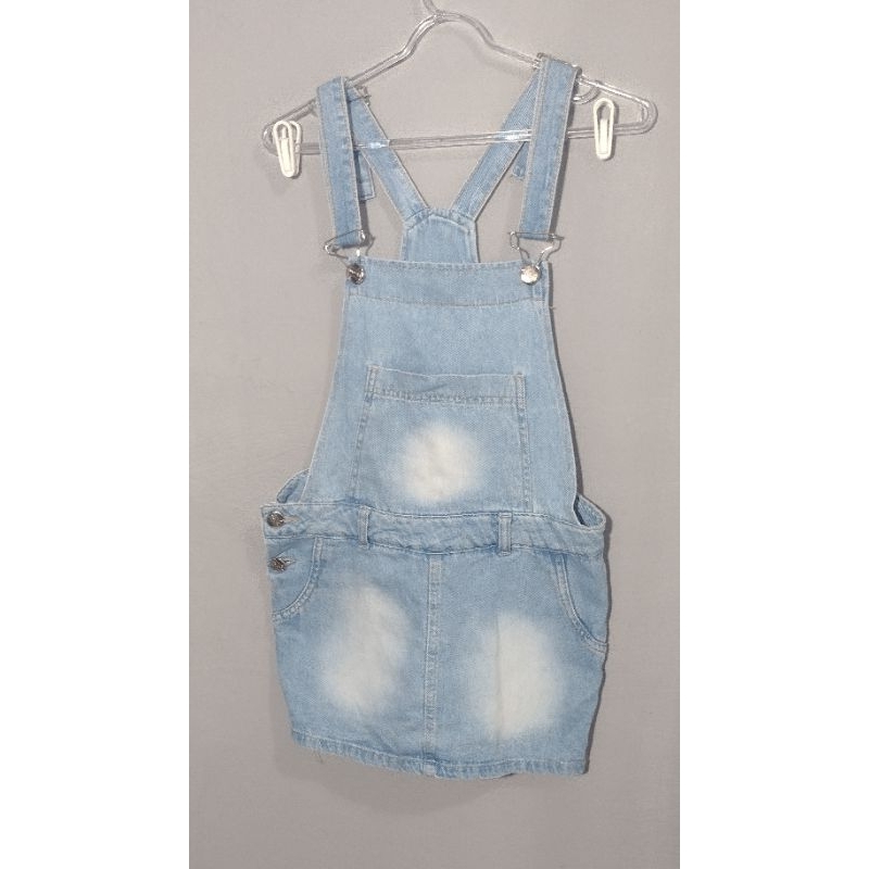Jardineira jeans Via Ônix short saia juvenil tamanho 16 [MEDIDAS NA DESCRIÇÃO]