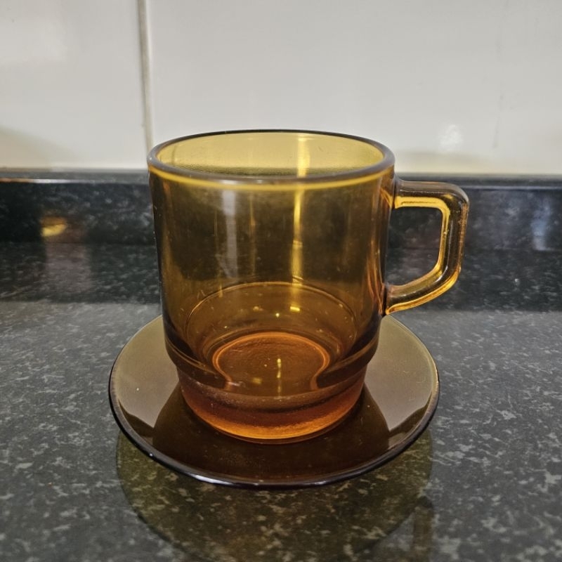 Xícara com Pires Duralex Âmbar Original - Peça Vintage de Colecionador