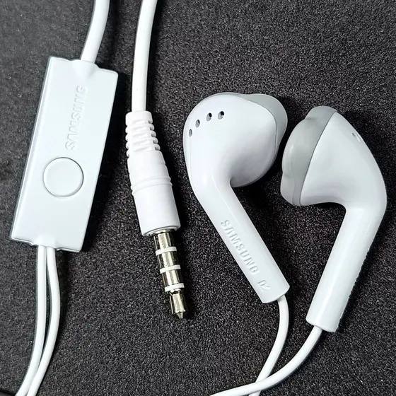 Fone de Ouvido Samsung com Microfone – Qualidade, Praticidade e Ótimo Custo-Benefício em Oferta na Shopee