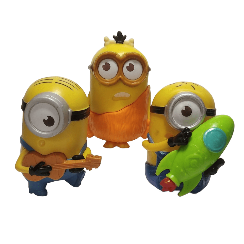 Lote com 3 Bonecos Minions (COM VIOLÃO, COM FOGUETE, MINION DAS CAVERNAS,) Coleçâo Mc Donald's 2015/17