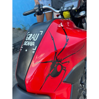 Adesivo Aranha grande com Adesivo GRAU DICHAVA moto + brinde surpresa