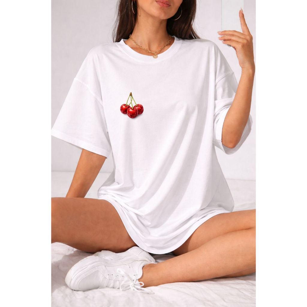Camiseta Oversized Feminina Branca Estampada Cereja Minimalista | T-Shirt Streetwear Casual Soltinha Confortável Modinha