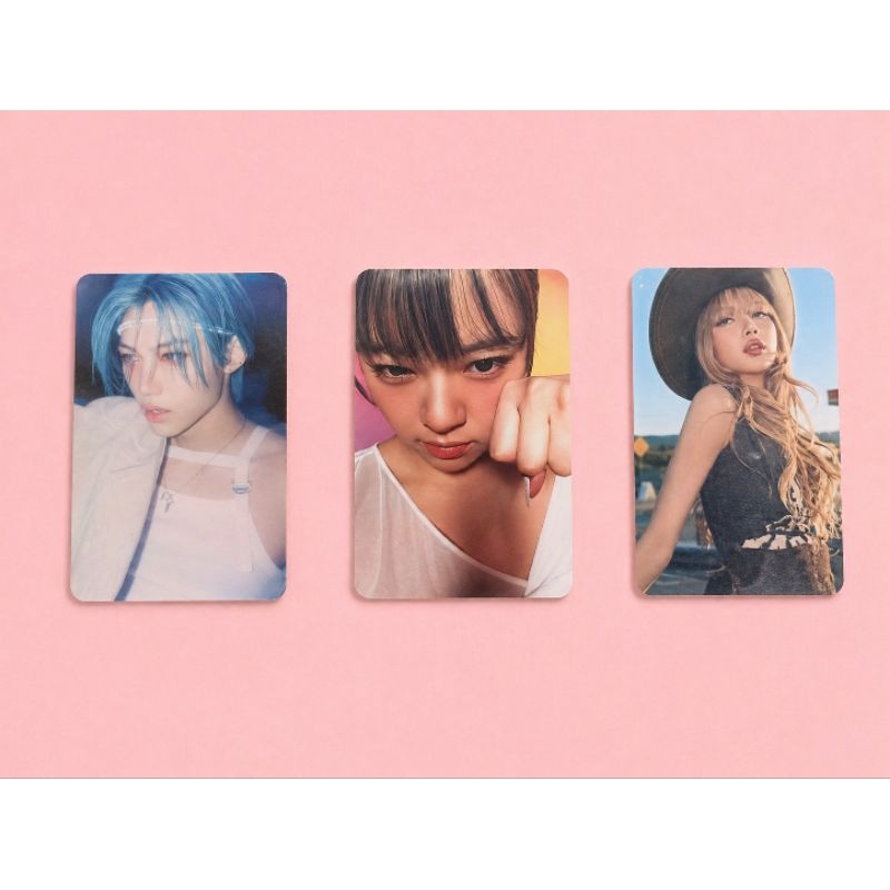 photocards sortidos do twice, stary kids llit e vem também da hello Kitty e Black pink! vem três photocards em cada um!!