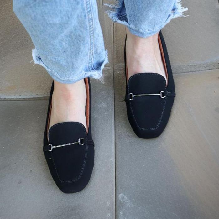 Mocassim bico quadrado nobuck preto com enfeite onix CONFORT