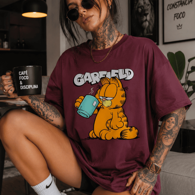 Camiseta Feminina Garfield Café Fofo Oversized 100% Algodão Academia Treino Fitness Estilosa Confortável Casual Dia a Di