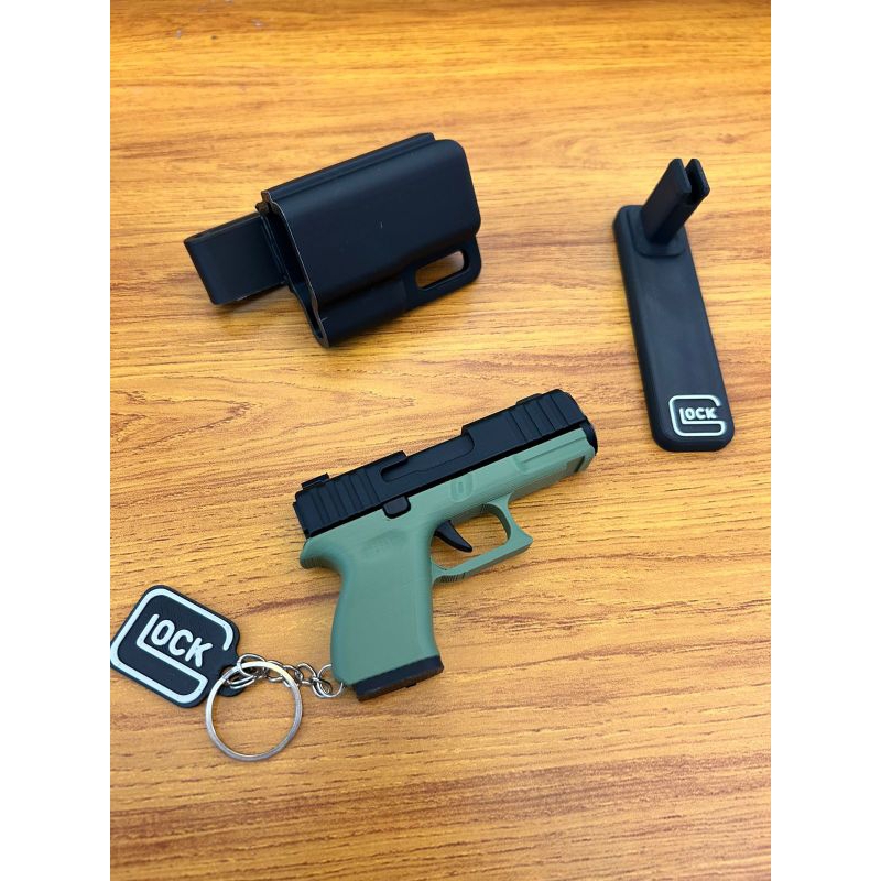 Chaveiro miniatura Glock 10cm VERDE E PRETO. Fidget deslizante decorativo de plástico