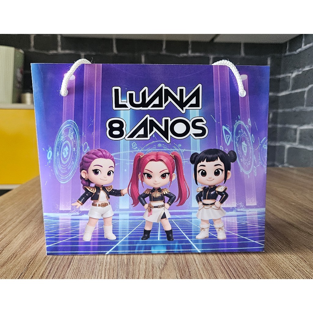 Sacolinha Personalizada Guerreiras do Kpop – Em Papel Fotográfico - Festa infantil e Lembrancinha – Pegue e Monte