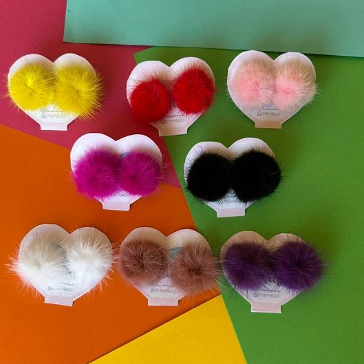 Brinco de pompom colorido fofo / Brinco pelúcia / Brinco colorido / Brinco pelúcia fofo / Moda infantil e feminina
