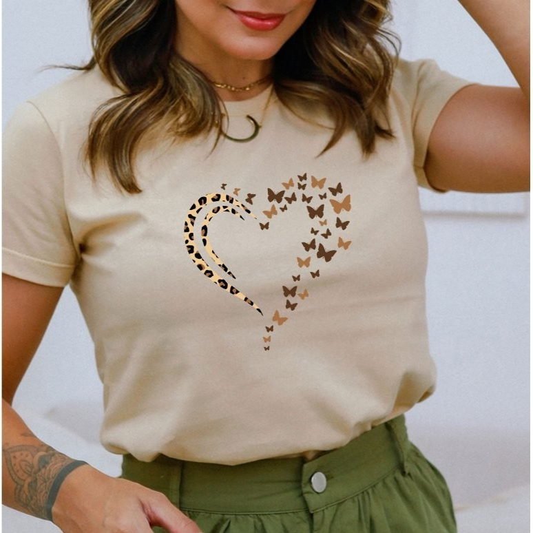 Camiseta Feminina Coração de Onça Borboletas Animal Print Blusa Estampada 100% Algodão