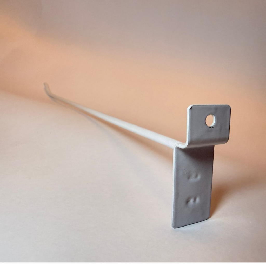 Gancho Painel Canaletado 30cm Com 100 Unidades Branco em Oferta na Shopee