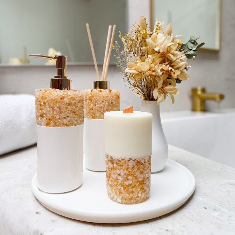 Kit Lavabo Dourado Completo, Kit Banheiro com Bandeja e vela Aromática, arranjo floral, Cristais Citrino
