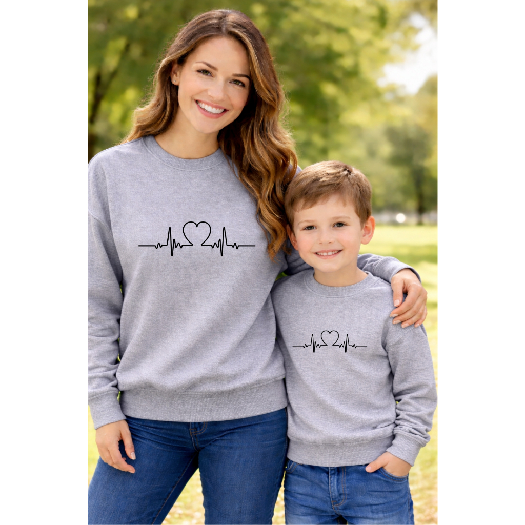 KIT BLUSAS DE MOLETOM MÃE E FILHO FILHA COMBINANDO CORAÇÃO ELETRO