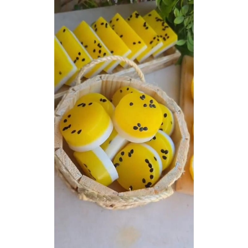 Sabonete Artesanal de Maracujá com Argila Branca 100g – Esfoliante natural, clareador. Pele lisa e iluminada