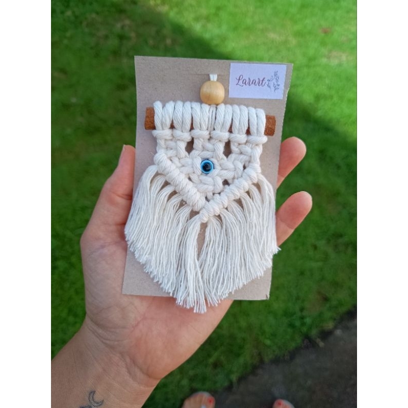 Amuleto/ Bandeira/ Mini Painel de Macramé com Canela e Olho Grego.