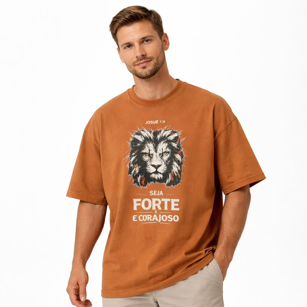 Camiseta Oversized Marrom Leão da Tribo de Judá Seja Forte e Corajoso Grande Culto Academia Igreja