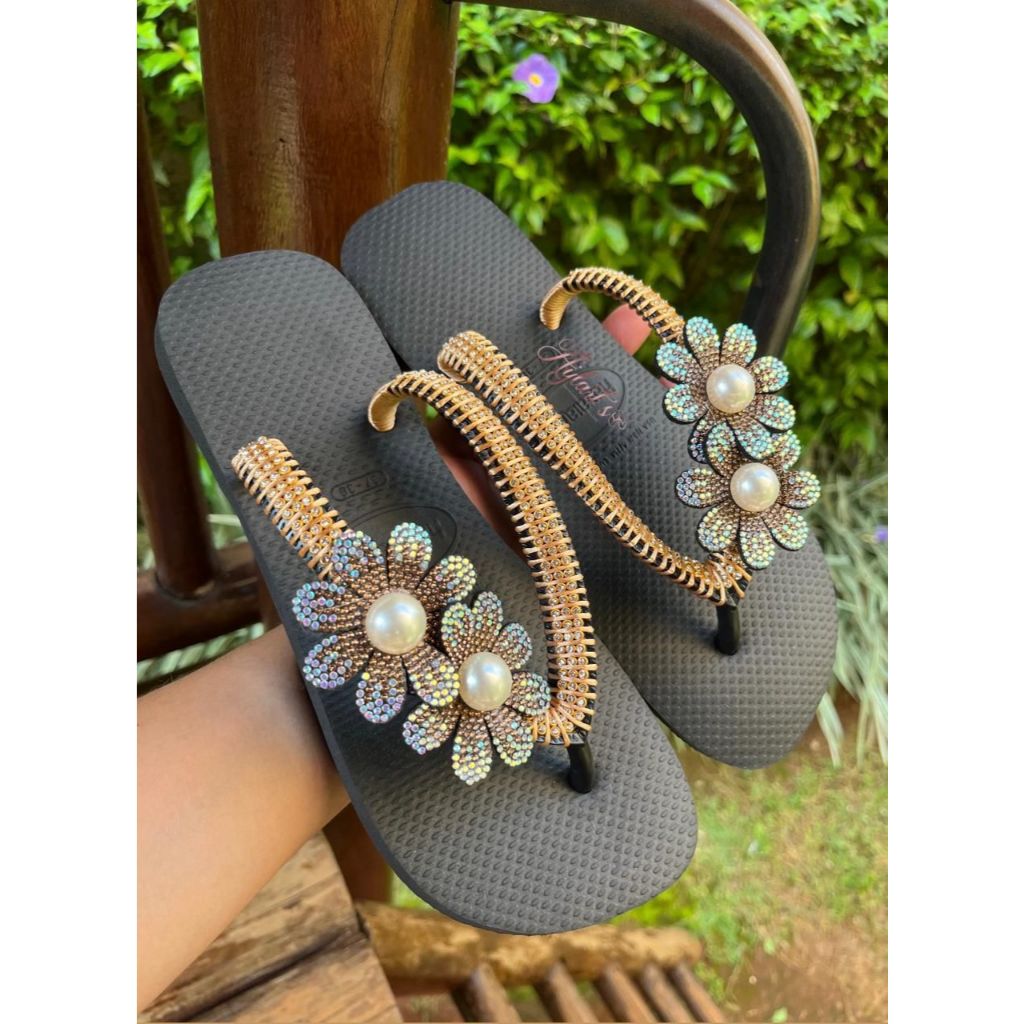 HAVAIANAS PERSONALIZADAS ,CHINELOS CUSTOMIZADOS,SANDALIAS FEITO A MÃO COM FLORES BRILHANTE DE FELTRO.
