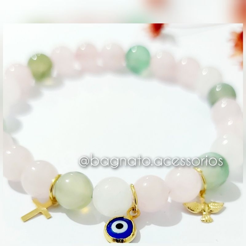 Pulseira de Pedras Naturais com Pingentes: Olho Grego, Crucifixo e Divino Espírito Santo  (folheados a ouro)