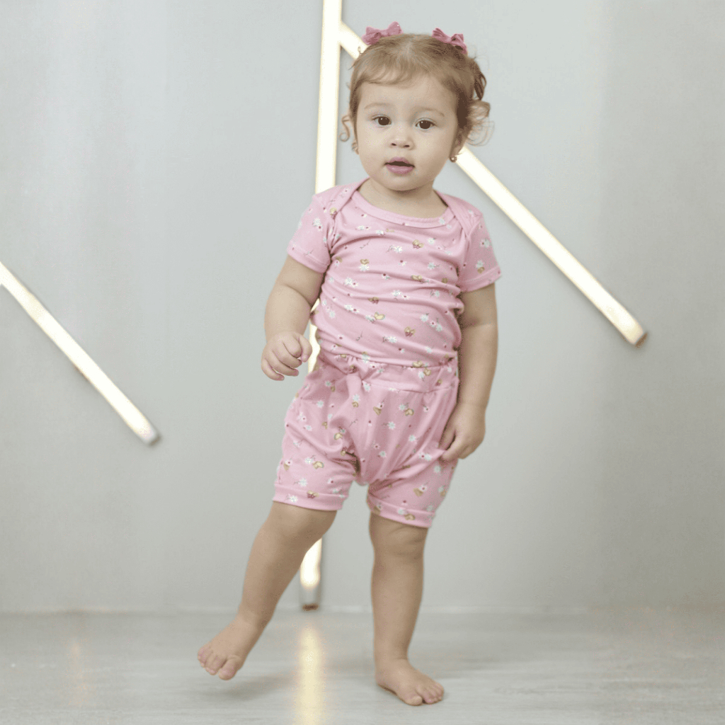 Conjunto Infantil Feminino Algodão Bermuda e Body Regata em Malha Estampada Bebê De 0 a 1 Ano