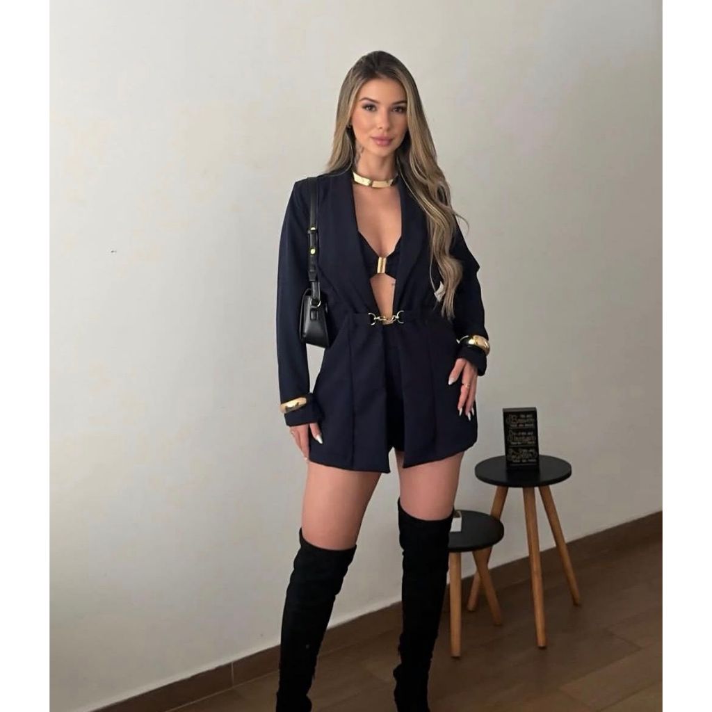 Conjunto Feminino 3 Peças – Blazer + Top + Short Alfaiataria elegante com detalhe dourado look moderno tendência 2026