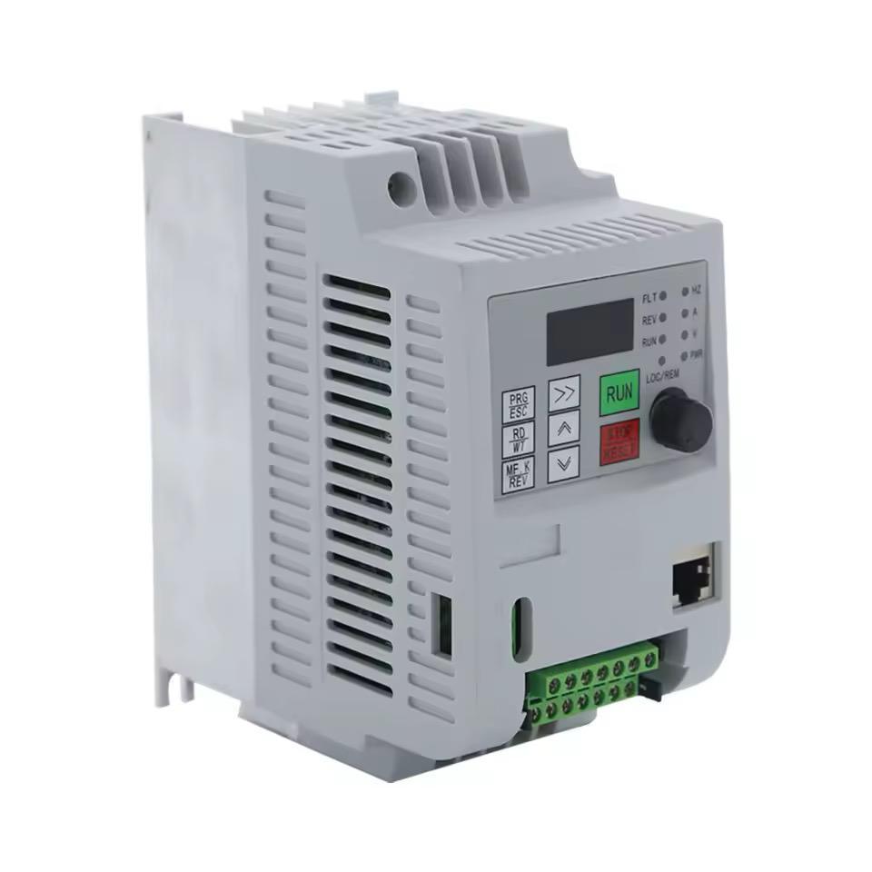 Inversor De Frequência 3cv 2.2kw 5a 380v trifasico/trifasico