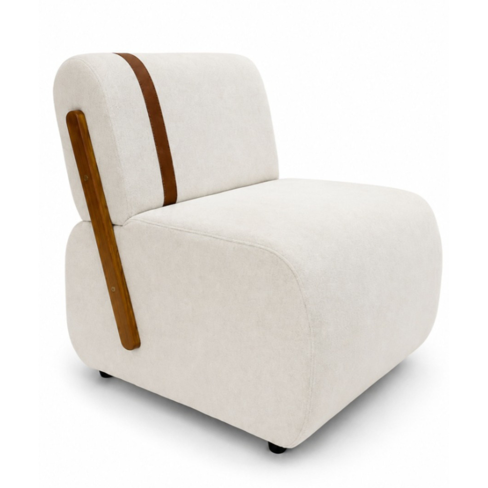 Poltrona Lisboa Orgânica Bouclê Off White Detalhe Madeira Faixa Courino Confortável Sala de Estar Recepção Quarto – AV