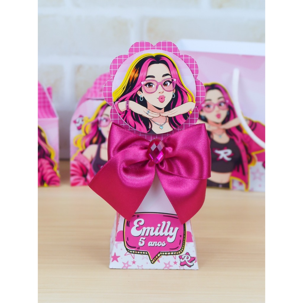 Caixa Pirâmide Luxo Personalizada Emily Vicy Rosa com Laço de Cetim – Lembrancinha Festa Infantil Aniversário