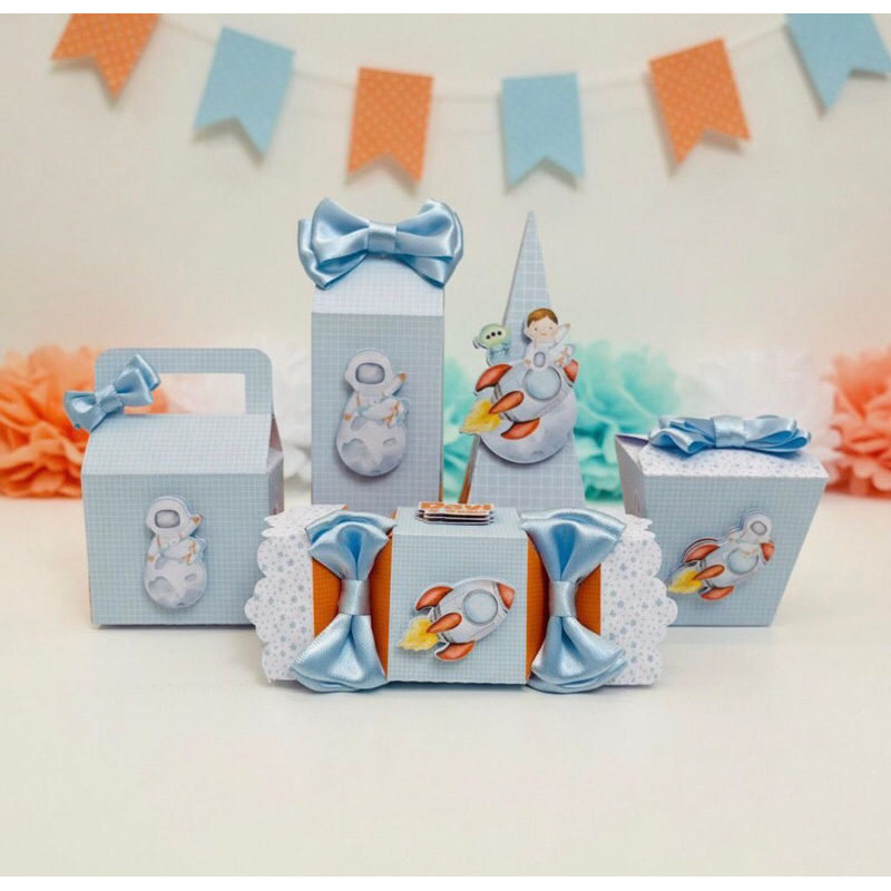 Kit Festa Personalizado Astronauta Cute– Caixas Milk, Bala, Pirâmide, Sushi e Mala – Lembrancinha Aniversário