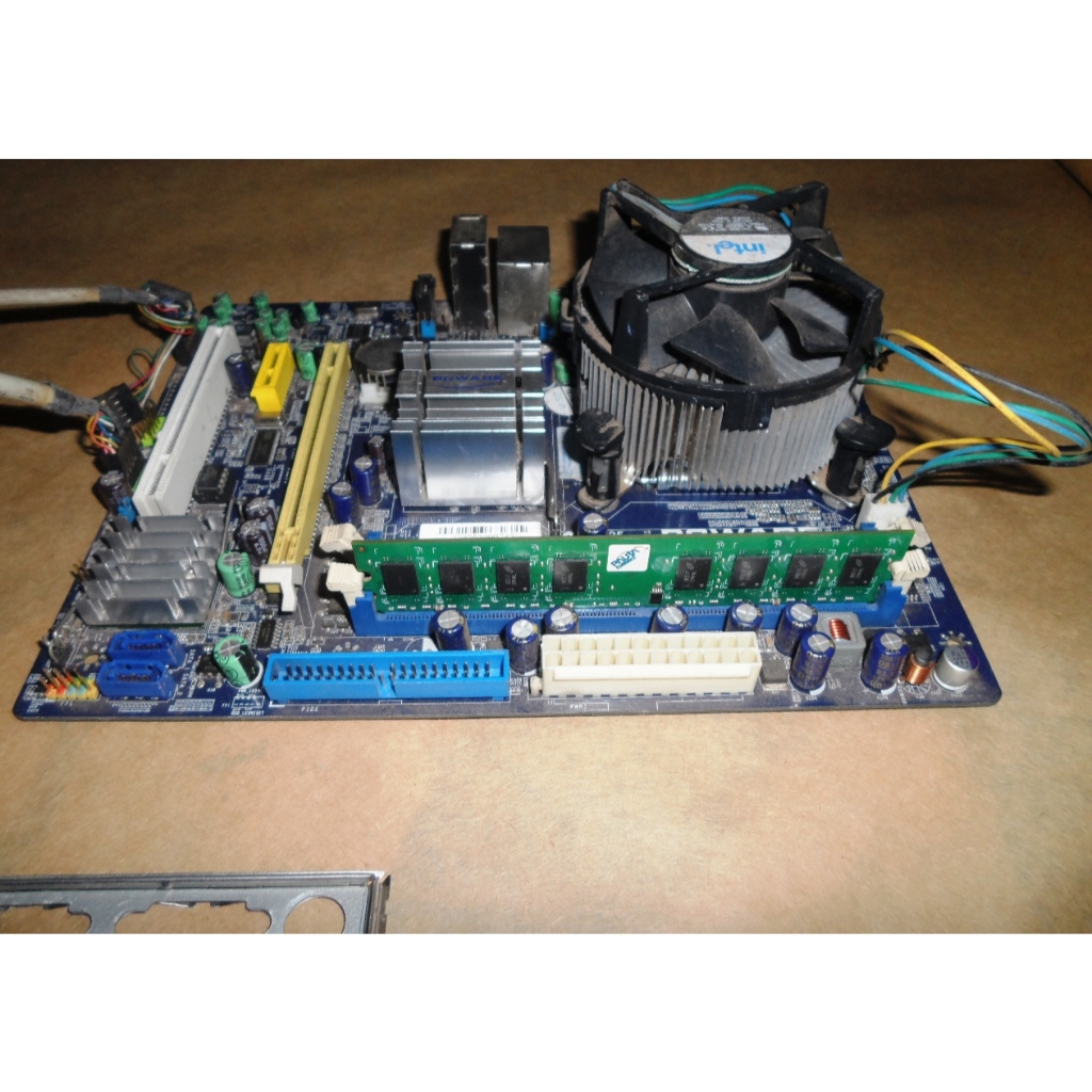 Placa Mãe Semp Toshiba 002503 + Processador Intel Pentium LGA 775 - 2.70 Ghz + 2Gb memoria + Cooler/Dissipador + Espelho