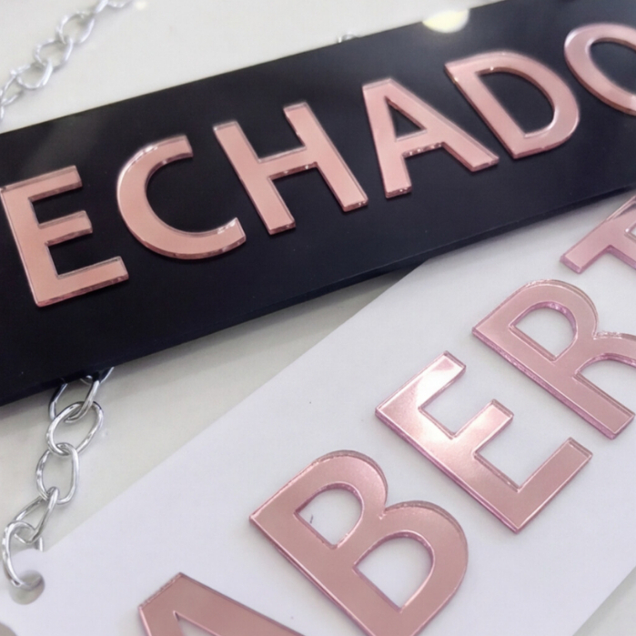 Placa Aberto Fechado Dupla Face Acrílico Espelhado Rose Gold 26x8 Salão Beleza Loja Comércio Vitrine