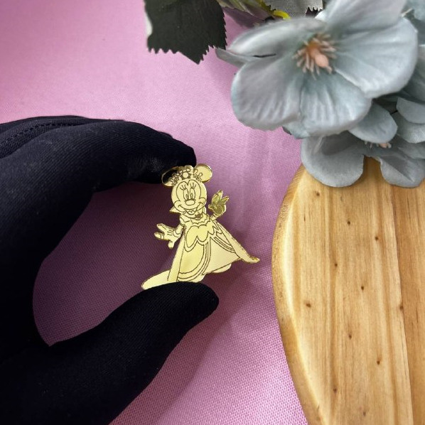Aplique Minnie Princesa em Acrílico Espelhado Dourado para Lembrancinhas Personalizado Festa Infantil