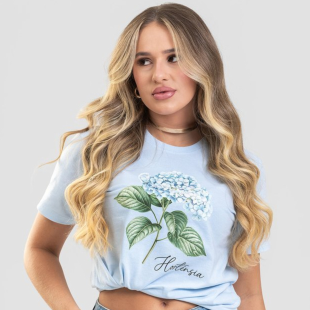 Camiseta Feminina Azul Claro Moda Casual Chic com Estampa de Flores Hortênsia Confortável