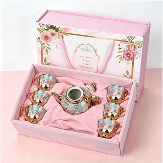 Conjunto de bule e xícaras de porcelana