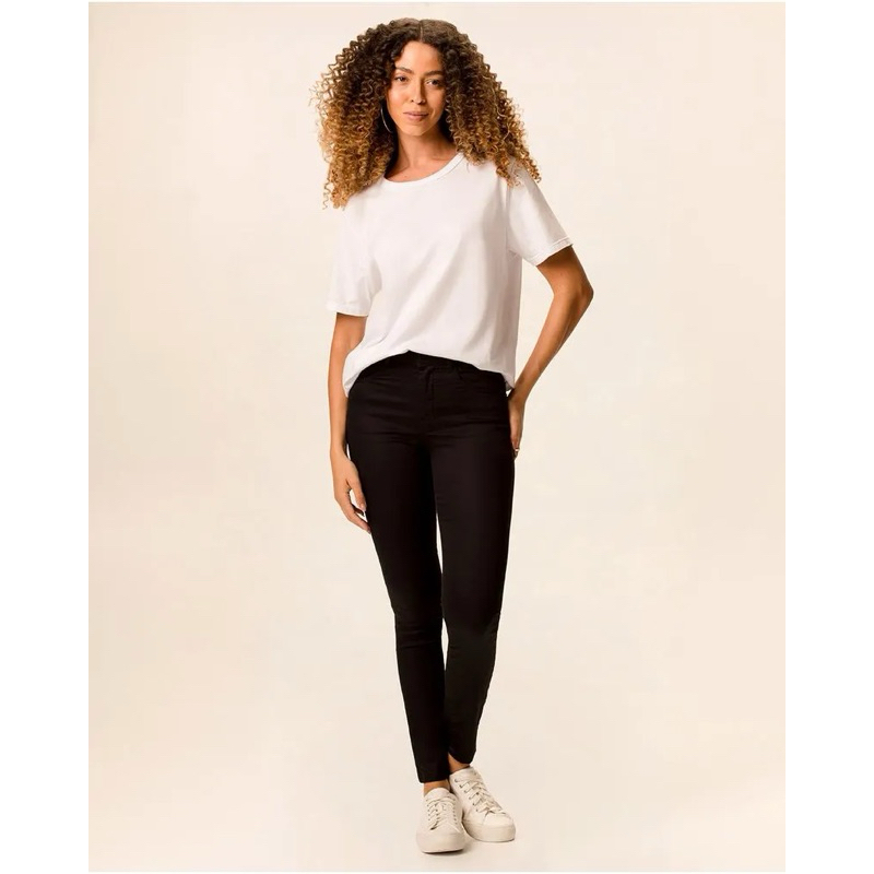 Calça Feminina Skinny Em Sarja Com Elastano