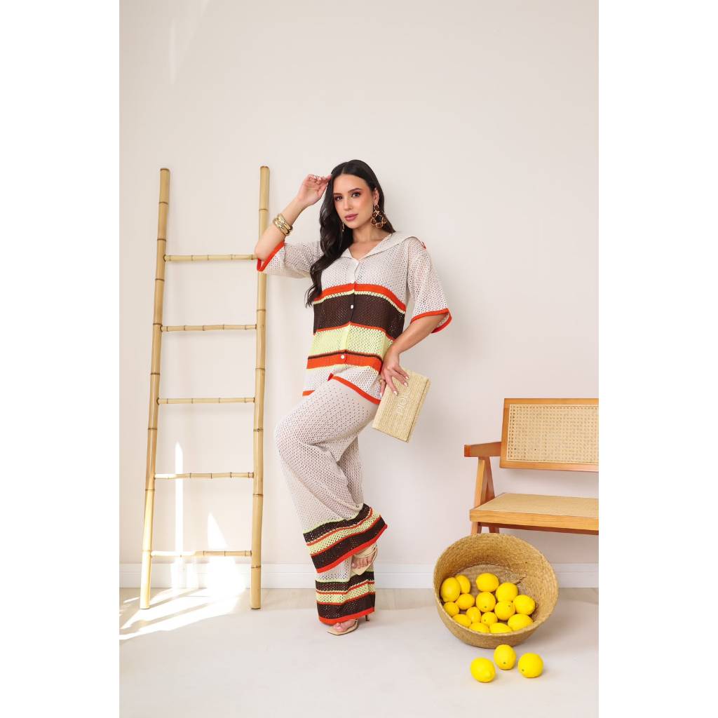 Conjunto Feminino Moda Praia em Tricot Rendado Camisa Manga Curta e Calça Pantalona Listras Elegante Verão