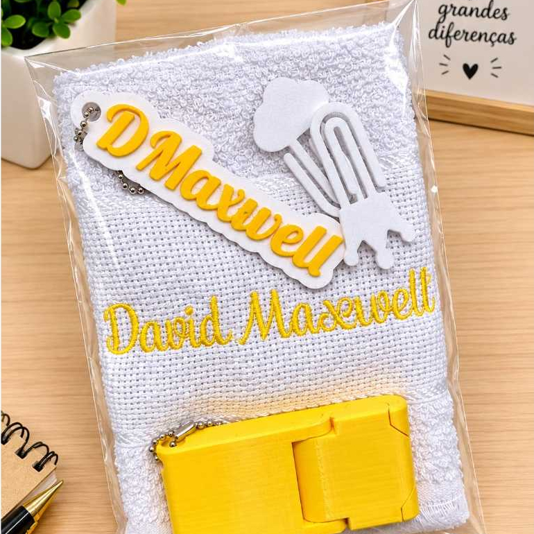 Lembrancinha Dia Dos Professores Kit Personalizado Toalha Bordada + Mini Suporte Celular Chaveiro 3D/ Clips